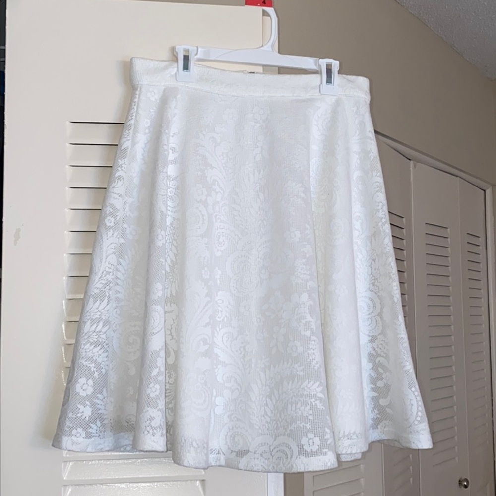 FRANCESCA’S WHITE LACE SKIRT ❕❕❕